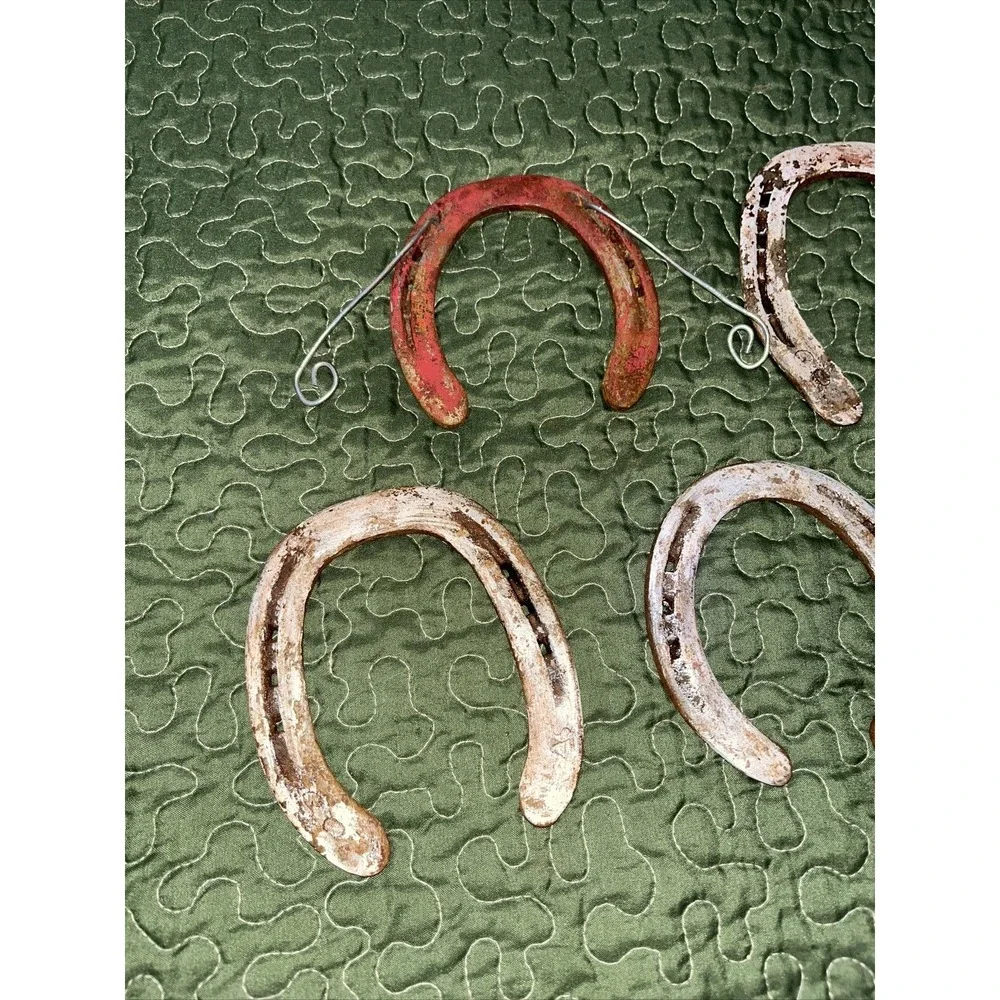 7 Used NO NAILS Steel Rusty HORSESHOES Lot Art Decor Rustic‎ Western crafts ,red